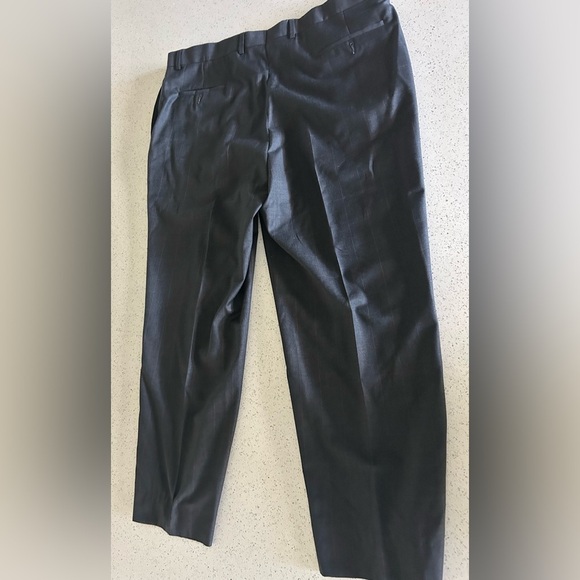 Pronto Uomo Classic Men's gray plaid Blazer and pant suit set 48”L 43” waist - Picture 10 of 11